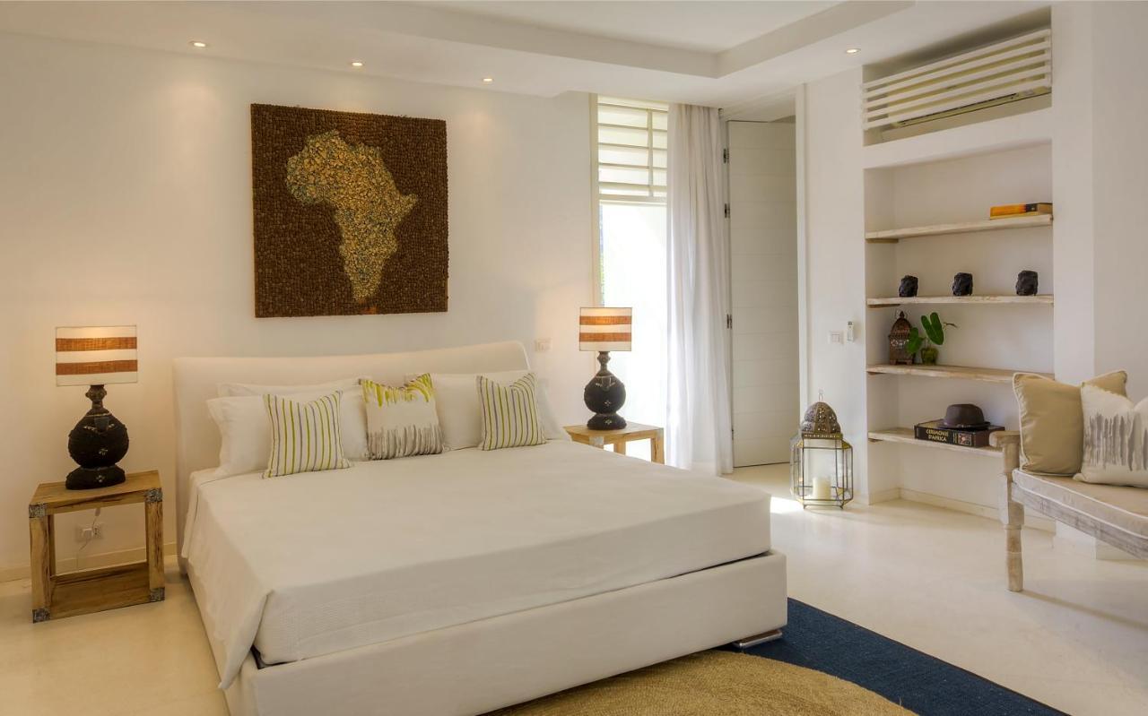 Billionaire Beach Front Apartments Malindi Esterno foto