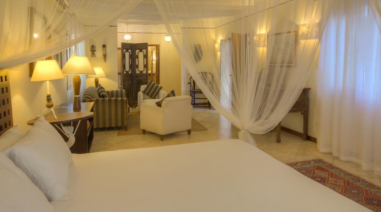 Billionaire Beach Front Apartments Malindi Esterno foto