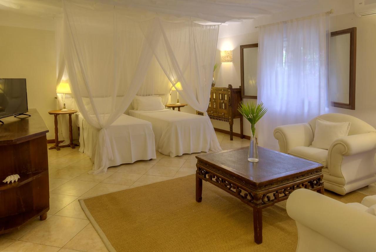 Billionaire Beach Front Apartments Malindi Esterno foto