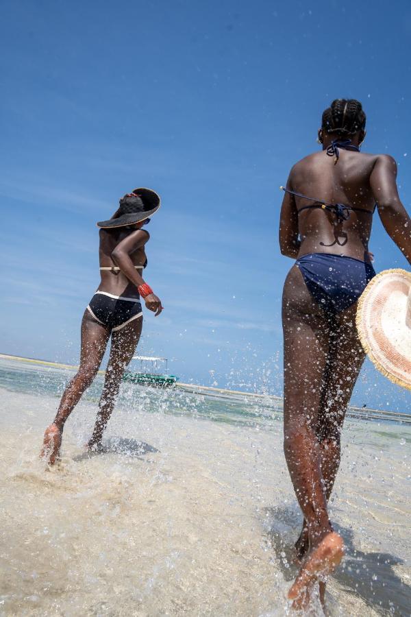 Billionaire Beach Front Apartments Malindi Esterno foto