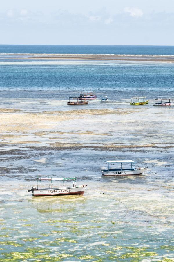 Billionaire Beach Front Apartments Malindi Esterno foto