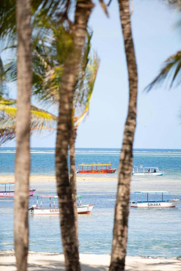 Billionaire Beach Front Apartments Malindi Esterno foto